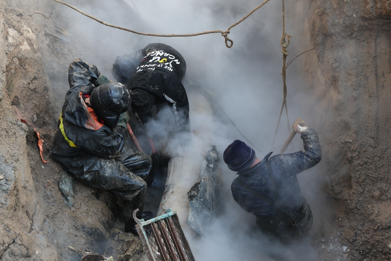 宣化供熱公司全力搶修一次管網(wǎng).JPG 宣化供熱公司全力搶修一次管網(wǎng).JPG